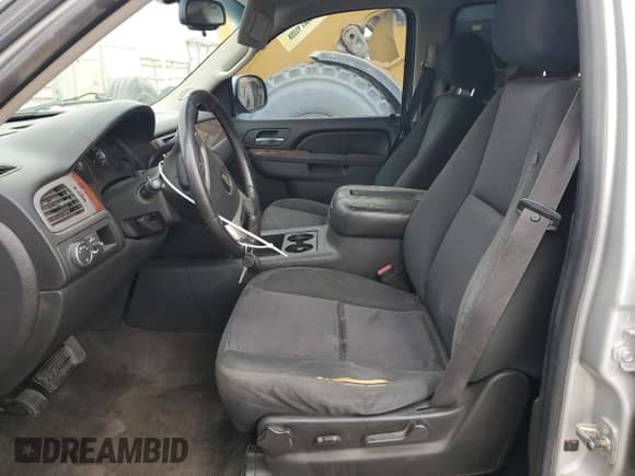 2011 Chevrolet Suburban LS с VIN 1GNSCHE07BR353381, выставлен на аукционе Copart как лот 50473775 с пробегом 188 663 миль миль и Списание • Salvage title. История ставок и продаж доступна на DreamBid. Изображение 7.