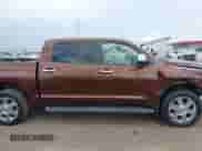 2016 Toyota Tundra Platinum с VIN 5TFAW5F1XGX553269, выставлен на аукционе IAAI как лот 43208533 с пробегом 65 144 миль миль и . История ставок и продаж доступна на DreamBid. Изображение 14.