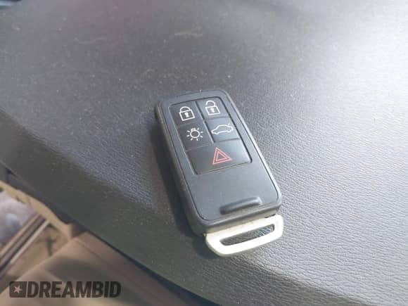 2015 Volvo S60 T5 Premier с VIN YV1612TKXF1348479, выставлен на аукционе IAAI как лот 42555934 с пробегом 138 062 миль миль и . История ставок и продаж доступна на DreamBid. Изображение 11.