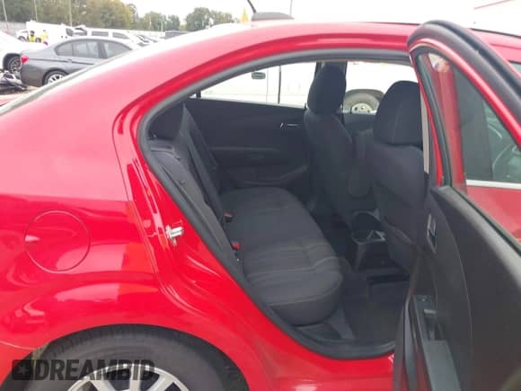 2017 Chevrolet Sonic LT с VIN 1G1JD5SHXH4128798, выставлен на аукционе IAAI как лот 43339826 с пробегом 136 198 миль миль и . История ставок и продаж доступна на DreamBid. Изображение 8.