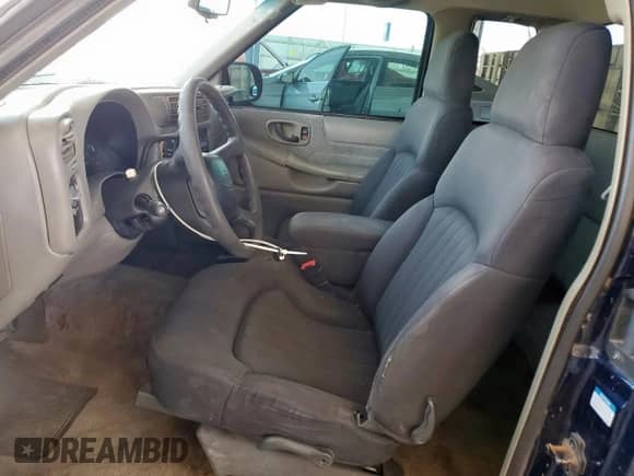 2001 Chevrolet S-10 LS с VIN 1GCCS19W618138066, выставлен на аукционе Copart как лот 62131735 с пробегом 257 177 миль миль и Списание • Salvage title. История ставок и продаж доступна на DreamBid. Изображение 7.