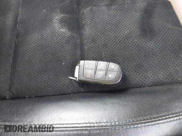 2018 Jeep Grand Cherokee Laredo E с VIN 1C4RJEAGXJC124726, выставлен на аукционе IAAI как лот 41990741 с пробегом 112 217 миль миль и . История ставок и продаж доступна на DreamBid. Изображение 11.