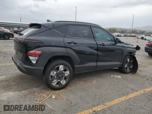 2024 Hyundai Kona SEL с VIN KM8HBCAB0RU103127, выставлен на аукционе Copart как лот 71463955 с пробегом 94 189 миль миль и Списание • Salvage title. История ставок и продаж доступна на DreamBid. Изображение 3.
