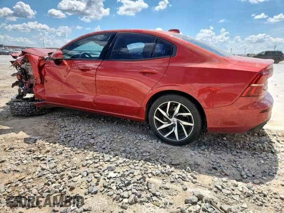 2020 Volvo S60 Momentum with VIN 7JR102FKXLG037322, listed as a Copart auction lot 62218045 with 116,648 mi miles and Salvage title. Bid and sale history available at DreamBid. Image 2.