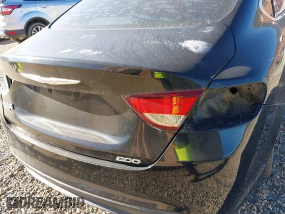 2015 Chrysler 200 LX with VIN 1C3CCCFB8FN622666, listed as a IAAI auction lot 43521980 with 113,601 mi miles and . Bid and sale history available at DreamBid. Image 14.