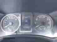 2020 Toyota Tacoma SR5 z VIN 3TMBZ5DN3LM025980, wystawiony jako IAAI lot #42215140 z przebiegiem 67 414 mil mil oraz . Historia ofert i sprzedaży dostępna na DreamBid. Obrazek 7.