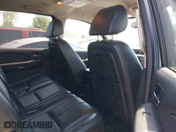 2008 Chevrolet Suburban LTZ z VIN 3GNFK16368G133548, wystawiony jako IAAI lot #42639899 z przebiegiem 306 327 mil mil oraz . Historia ofert i sprzedaży dostępna na DreamBid. Obrazek 8.