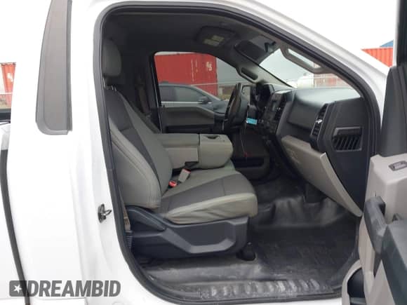 2017 Ford F-150 XL z VIN 1FTMF1EP0HKC61771, wystawiony jako IAAI lot #43414793 z przebiegiem 115 197 mil mil oraz . Historia ofert i sprzedaży dostępna na DreamBid. Obrazek 5.