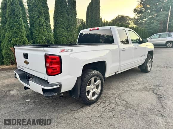 2017 Chevrolet Silverado 1500 LT с VIN 1GCVKREC5HZ404815, выставлен на аукционе Copart как лот 90528105 с пробегом 189 318 миль миль и Чистый • Clean title. История ставок и продаж доступна на DreamBid. Изображение 4.