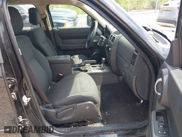 2011 Dodge Nitro SE with VIN 1D4PU2GK8BW599285, listed as a IAAI auction lot 42601484 with 192,579 mi miles and . Bid and sale history available at DreamBid. Image 5.