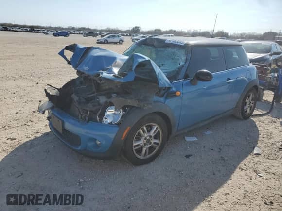 2013 MINI Hardtop with VIN WMWSU3C58DT683072, listed as a Copart auction lot 47483085 with 122,284 mi miles and Salvage title. Bid and sale history available at DreamBid. Image 1.