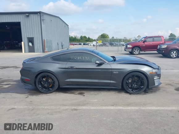 2019 Ford Mustang GT z VIN 1FA6P8CF9K5177274, wystawiony jako IAAI lot #43286892 z przebiegiem 40 802 mil mil oraz . Historia ofert i sprzedaży dostępna na DreamBid. Obrazek 13.