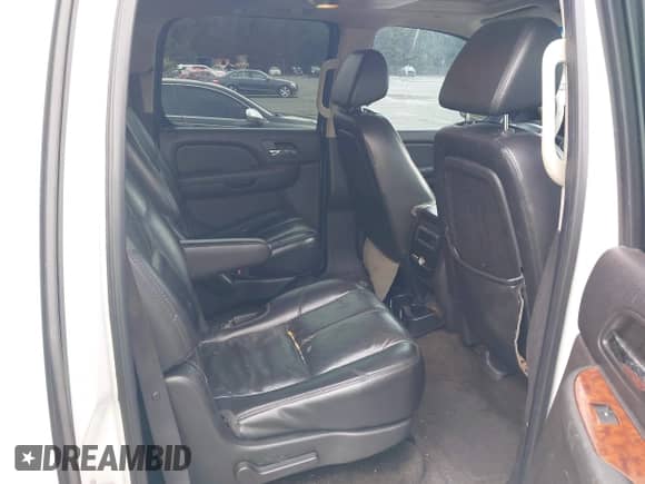 2007 Chevrolet Suburban LT z VIN 3GNFC16037G224925, wystawiony jako IAAI lot #43402241 z przebiegiem 207 763 mil mil oraz . Historia ofert i sprzedaży dostępna na DreamBid. Obrazek 8.