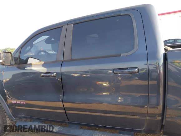 2019 Ram 1500 Rebel z VIN 1C6SRFLTXKN659501, wystawiony jako IAAI lot #42572938 z przebiegiem 96 124 mil mil oraz . Historia ofert i sprzedaży dostępna na DreamBid. Obrazek 15.