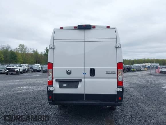 2023 Ram ProMaster Cargo z VIN 3C6MRVJG8PE500982, wystawiony jako IAAI lot #42112355 z przebiegiem 2 486 mil mil oraz . Historia ofert i sprzedaży dostępna na DreamBid. Obrazek 16.
