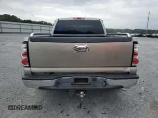 2004 Chevrolet Silverado 1500 LS z VIN 1GCEC19T74Z236694, wystawiony jako Copart lot #81790965 z przebiegiem 243 787 mil mil oraz Szkoda całkowita • Salvage title. Historia ofert i sprzedaży dostępna na DreamBid. Obrazek 6.