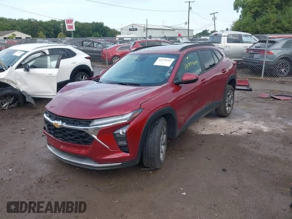2025 Chevrolet Trax LT с VIN KL77LHEPXSC151694, выставлен на аукционе IAAI как лот 43275553 с пробегом 8 116 миль миль и . История ставок и продаж доступна на DreamBid. Изображение 18.