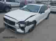 2022 Volvo S60 Momentum z VIN 7JRL12TZ5NG161962, wystawiony jako IAAI lot #42289592 z przebiegiem 62 043 mil mil oraz . Historia ofert i sprzedaży dostępna na DreamBid. Obrazek 2.