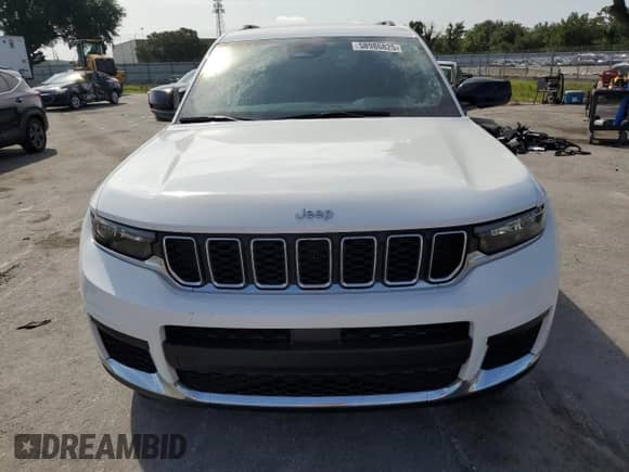 2024 Jeep Grand Cherokee Laredo with VIN 1C4RJJAG4R8611346, listed as a Copart auction lot 58986825 with 8,564 mi miles and Salvage title. Bid and sale history available at DreamBid. Image 5.