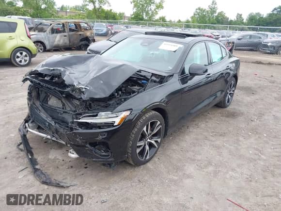 2024 Volvo S60 Core Dark Theme z VIN 7JRL12TK3RG297323, wystawiony jako IAAI lot #42514589 z przebiegiem 33 757 mil mil oraz . Historia ofert i sprzedaży dostępna na DreamBid. Obrazek 2.