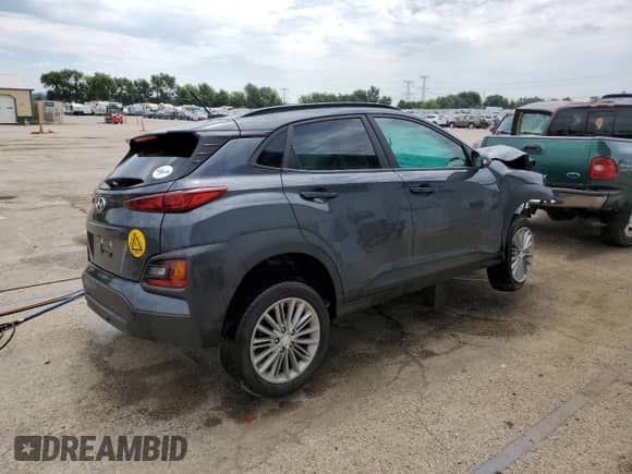 2020 Hyundai Kona SEL z VIN KM8K22AA3LU515265, wystawiony jako Copart lot #63422635 z przebiegiem 83 814 mil mil oraz Szkoda całkowita • Salvage title. Historia ofert i sprzedaży dostępna na DreamBid. Obrazek 3.
