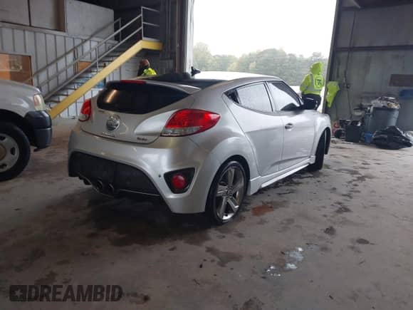 2013 Hyundai Veloster Turbo с VIN KMHTC6AE6DU079671, выставлен на аукционе IAAI как лот 43577765 с пробегом 139 477 миль миль и . История ставок и продаж доступна на DreamBid. Изображение 4.
