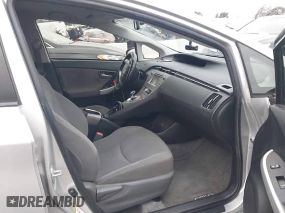 2015 Toyota Prius Two with VIN JTDKN3DU6F1937284, listed as a IAAI auction lot 43331218 with 215,757 mi miles and . Bid and sale history available at DreamBid. Image 5.