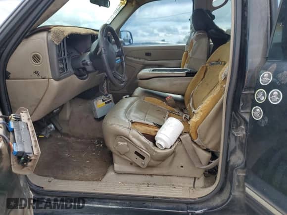 2002 Chevrolet Silverado 2500HD LS with VIN 1GCHK23182F111067, listed as a Copart auction lot 63098645 with Not provided miles and Salvage title. Bid and sale history available at DreamBid. Image 7.