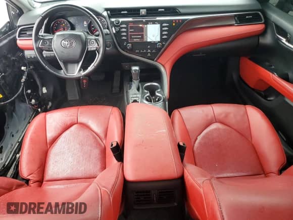 2020 Toyota Camry XSE z VIN 4T1K61AK6LU323877, wystawiony jako Copart lot #83964045 z przebiegiem 50 024 mil mil oraz Czysty tytuł • Clean title. Historia ofert i sprzedaży dostępna na DreamBid. Obrazek 8.