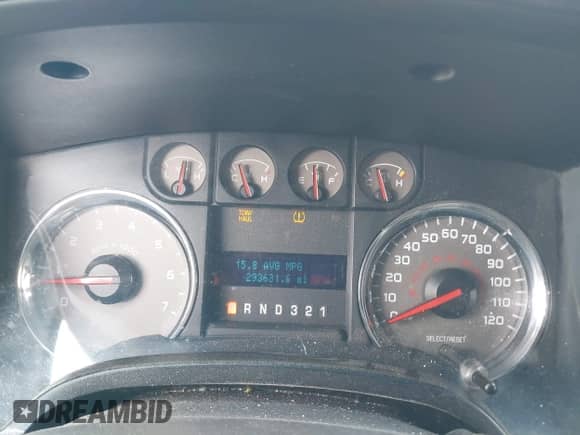 2010 Ford F-150 XL z VIN 1FTEX1C89AFC53664, wystawiony jako IAAI lot #43487028 z przebiegiem 293 631 mil mil oraz . Historia ofert i sprzedaży dostępna na DreamBid. Obrazek 7.