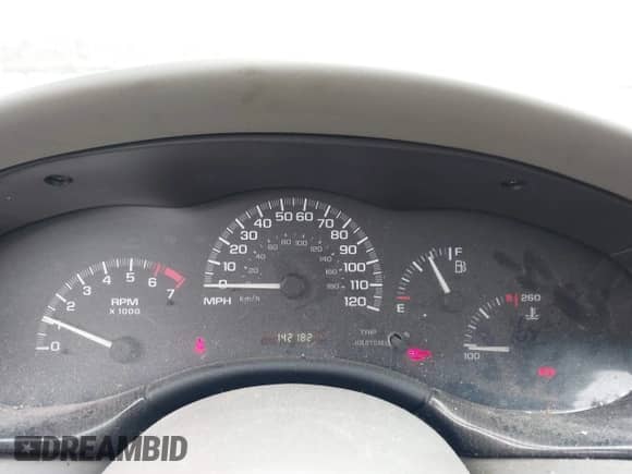 2004 Chevrolet Malibu Classic z VIN 1G1ND52F24M564104, wystawiony jako IAAI lot #42081525 z przebiegiem 142 182 mil mil oraz . Historia ofert i sprzedaży dostępna na DreamBid. Obrazek 7.