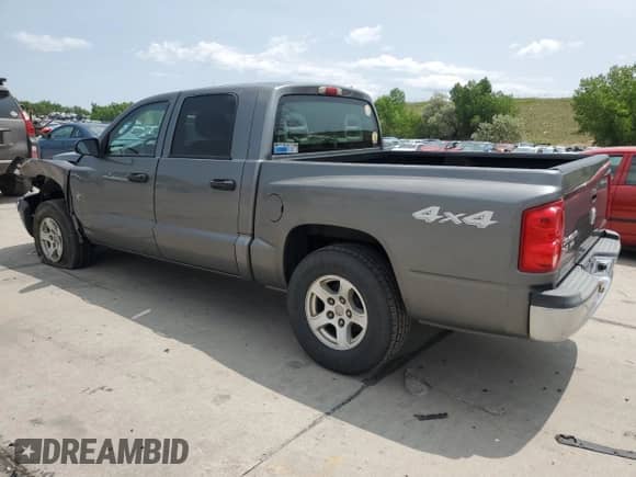 2005 Dodge Dakota SLT z VIN 1D7HW48K15S353766, wystawiony jako Copart lot #59213395 z przebiegiem 182 659 mil mil oraz Szkoda całkowita • Salvage title. Historia ofert i sprzedaży dostępna na DreamBid. Obrazek 2.