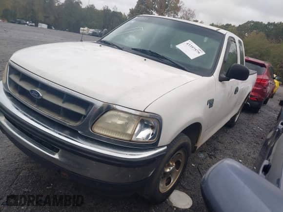 1998 Ford F-150 z VIN 1FTZX17W7WNB61721, wystawiony jako IAAI lot #43397579 z przebiegiem 348 932 mil mil oraz . Historia ofert i sprzedaży dostępna na DreamBid. Obrazek 2.