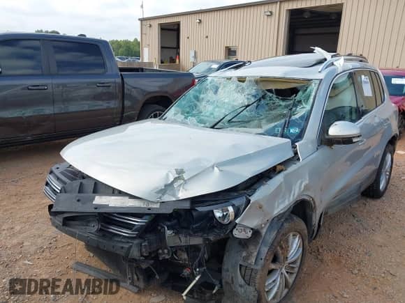 2012 Volkswagen Tiguan S с VIN WVGBV7AX5CW608298, выставлен на аукционе IAAI как лот 42868690 с пробегом 101 816 миль миль и . История ставок и продаж доступна на DreamBid. Изображение 2.