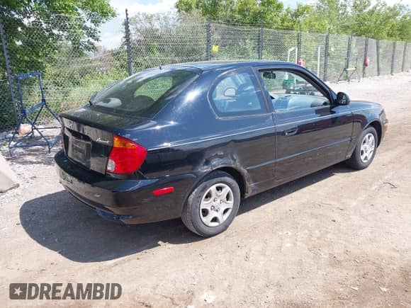 2005 Hyundai Accent GLS z VIN KMHCG35C45U344987, wystawiony jako IAAI lot #42633630 z przebiegiem 162 534 mil mil oraz . Historia ofert i sprzedaży dostępna na DreamBid. Obrazek 4.