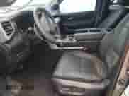 2025 Toyota Tundra SR z VIN 5TFLA5DBXSX308242, wystawiony jako Copart lot #71012415 z przebiegiem Nie podano mil oraz Nie do naprawy • Non repairable. Historia ofert i sprzedaży dostępna na DreamBid. Obrazek 7.