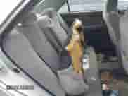 2003 Toyota Camry LE z VIN 4T1BE32K33U729306, wystawiony jako IAAI lot #43359580 z przebiegiem 185 488 mil mil oraz . Historia ofert i sprzedaży dostępna na DreamBid. Obrazek 8.