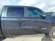 2020 Ram 1500 Big Horn z VIN 1C6RREFT6LN401756, wystawiony jako IAAI lot #42561829 z przebiegiem 59 418 mil mil oraz . Historia ofert i sprzedaży dostępna na DreamBid. Obrazek 14.