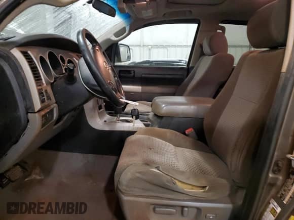 2008 Toyota Tundra z VIN 5TBDV54168S519218, wystawiony jako Copart lot #69140345 z przebiegiem 339 097 mil mil oraz Szkoda całkowita • Salvage title. Historia ofert i sprzedaży dostępna na DreamBid. Obrazek 7.