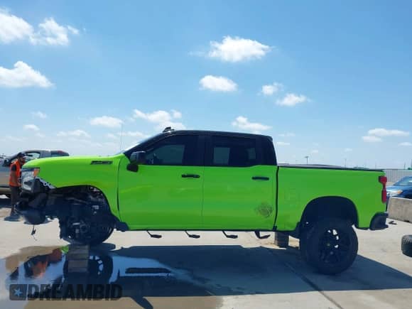 2022 Chevrolet Silverado 1500 RST z VIN 1GCUDEED7NZ585337, wystawiony jako IAAI lot #42092773 z przebiegiem 37 402 mil mil oraz . Historia ofert i sprzedaży dostępna na DreamBid. Obrazek 15.