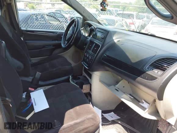 2014 Dodge Grand Caravan SE with VIN 2C4RDGBG3ER193787, listed as a IAAI auction lot 42664667 with Not provided miles and . Bid and sale history available at DreamBid. Image 5.