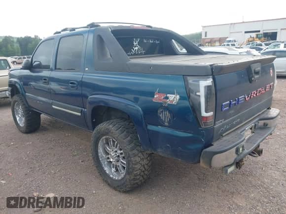 2005 Chevrolet Avalanche Z71 с VIN 3GNEK12Z55G211397, выставлен на аукционе IAAI как лот 42778480 с пробегом 206 089 миль миль и . История ставок и продаж доступна на DreamBid. Изображение 3.