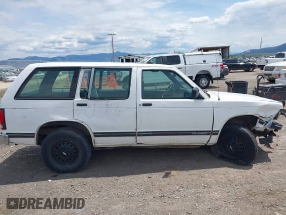 1993 Chevrolet Blazer z VIN 1GNDT13W0P2159153, wystawiony jako IAAI lot #42414622 z przebiegiem 224 752 mil mil oraz . Historia ofert i sprzedaży dostępna na DreamBid. Obrazek 13.