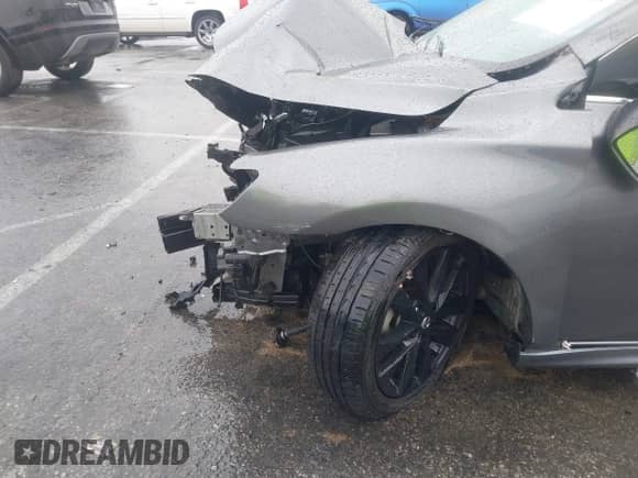 2017 Nissan Sentra SR z VIN 3N1AB7AP2HY240688, wystawiony jako IAAI lot #41573565 z przebiegiem 114 681 mil mil oraz . Historia ofert i sprzedaży dostępna na DreamBid. Obrazek 6.