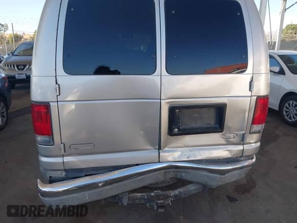 2003 Ford Econoline Cargo Recreational с VIN 1FDRE14W83HA74863, выставлен на аукционе IAAI как лот 42802680 с пробегом 226 408 миль миль и . История ставок и продаж доступна на DreamBid. Изображение 6.