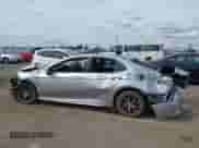 2023 Toyota Camry SE z VIN 4T1G11AK5PU726016, wystawiony jako IAAI lot #41870301 z przebiegiem 62 110 mil mil oraz . Historia ofert i sprzedaży dostępna na DreamBid. Obrazek 14.