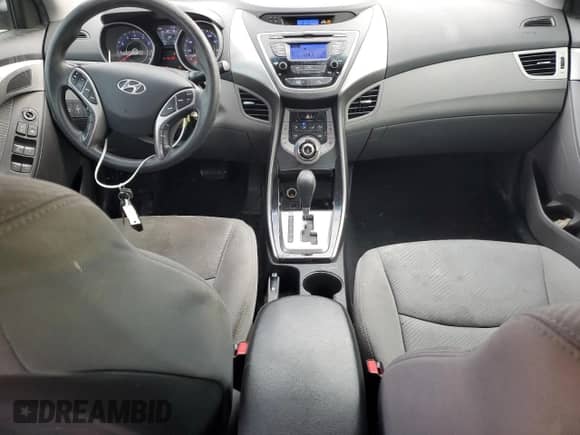 2013 Hyundai Elantra GLS z VIN KMHDH4AE8DU755919, wystawiony jako Copart lot #43276835 z przebiegiem 120 178 mil mil oraz Szkoda całkowita • Salvage title. Historia ofert i sprzedaży dostępna na DreamBid. Obrazek 8.