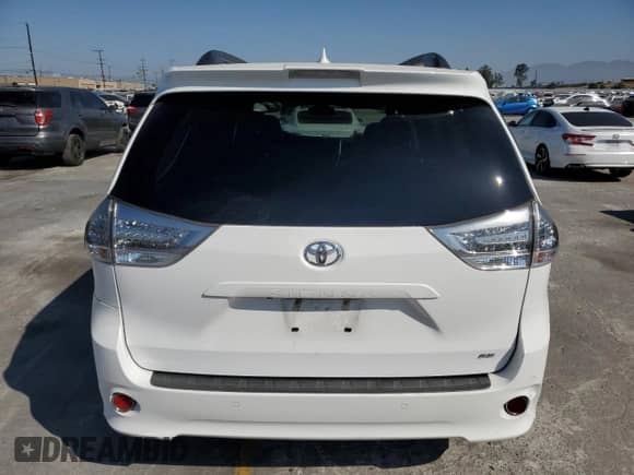 2019 Toyota Sienna SE with VIN 5TDXZ3DC7KS002807, listed as a Copart auction lot 59364105 with 61,346 mi miles and Salvage title. Bid and sale history available at DreamBid. Image 6.