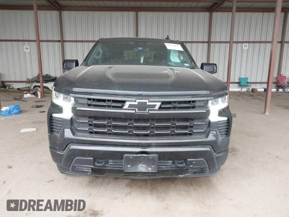 2022 Chevrolet Silverado 1500 RST z VIN 1GCUDEET0NZ644607, wystawiony jako IAAI lot #41614044 z przebiegiem 56 524 mil mil oraz . Historia ofert i sprzedaży dostępna na DreamBid. Obrazek 12.