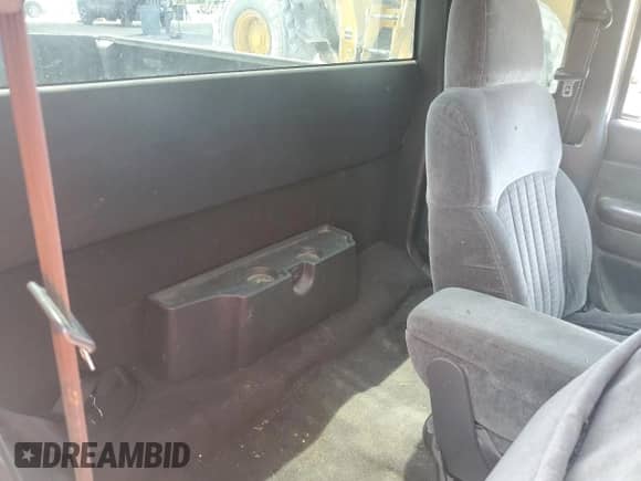 2000 Chevrolet S-10 LS с VIN 1GCCS19W3Y8247126, выставлен на аукционе Copart как лот 50812224 с пробегом 268 415 миль миль и Списание • Salvage title. История ставок и продаж доступна на DreamBid. Изображение 10.